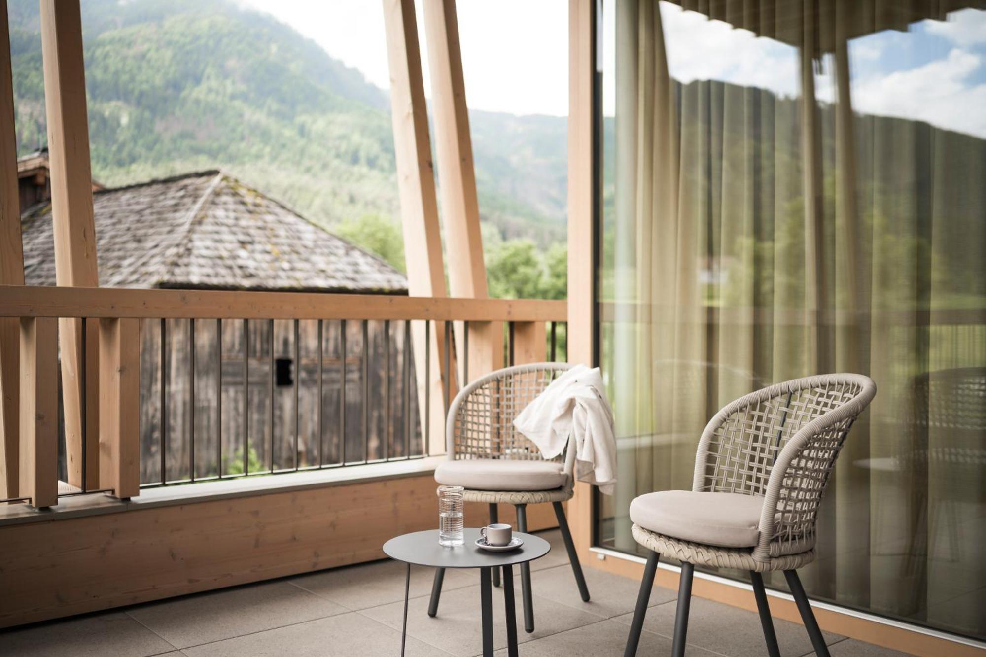 Falkensteiner Hotel Kronplatz - The Leading Hotels Of The World (Adults Only) Riscone Værelse billede A balcony at the Hotel