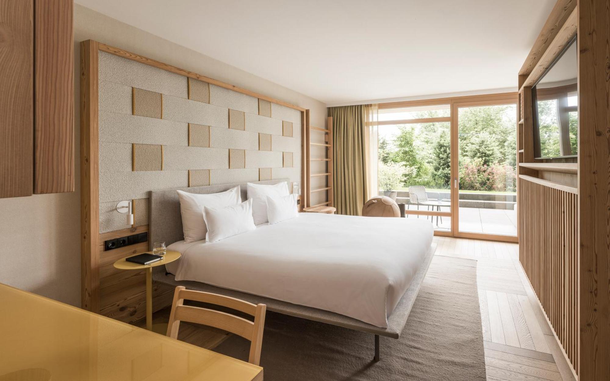 Falkensteiner Hotel Kronplatz - The Leading Hotels Of The World (Adults Only) Riscone Eksteriør billede A room at the hotel